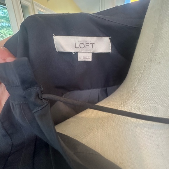 Ann Taylor LOFT EUC Long Silky satin Ruffled Front Tab Color Long Sleeve Blouse - Picture 7 of 9